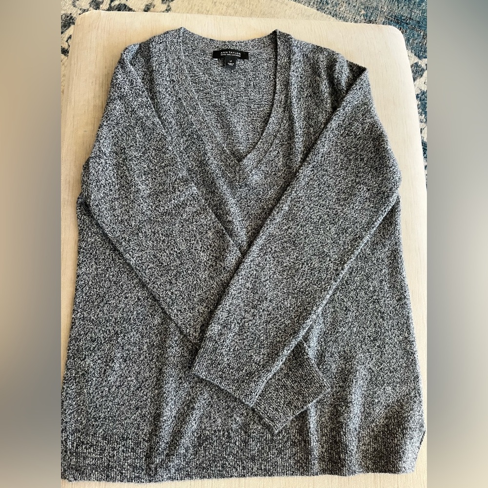 Just in time for fall! Ann Taylor 100% cashmere sweater petite LG.
